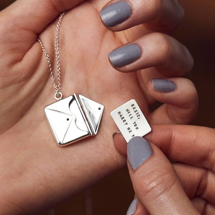 PERSONALIZ ENVELOP NECKLACE